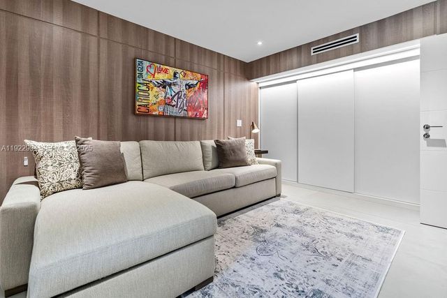 4095 Battersea Rd, Miami, FL 33133