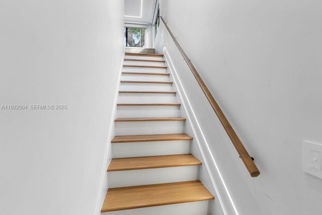 4095 Battersea Rd, Miami, FL 33133