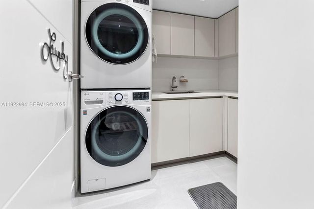 4095 Battersea Rd, Miami, FL 33133