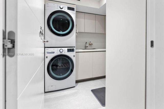 4095 Battersea Rd, Miami, FL 33133