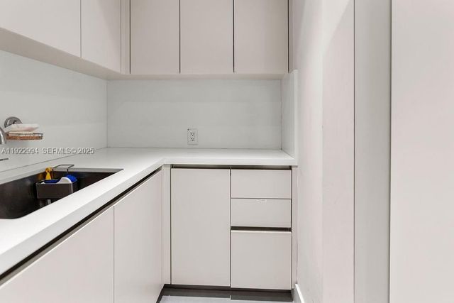 4095 Battersea Rd, Miami, FL 33133