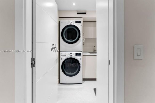 4095 Battersea Rd, Miami, FL 33133