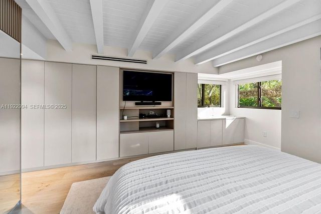 4095 Battersea Rd, Miami, FL 33133