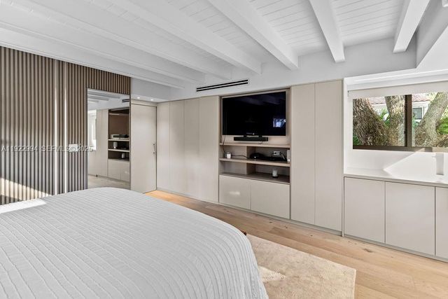 4095 Battersea Rd, Miami, FL 33133