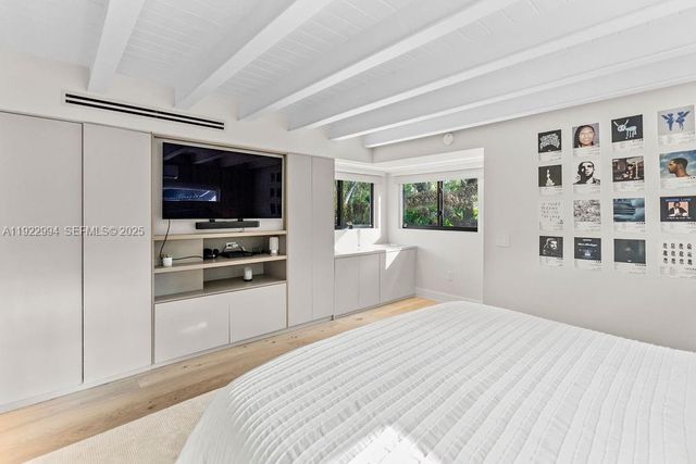 4095 Battersea Rd, Miami, FL 33133