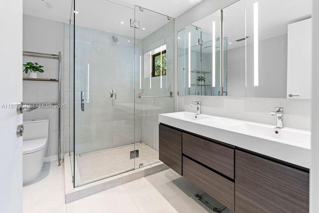 4095 Battersea Rd, Miami, FL 33133