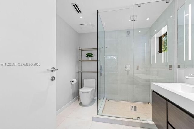 4095 Battersea Rd, Miami, FL 33133