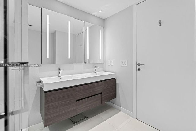 4095 Battersea Rd, Miami, FL 33133