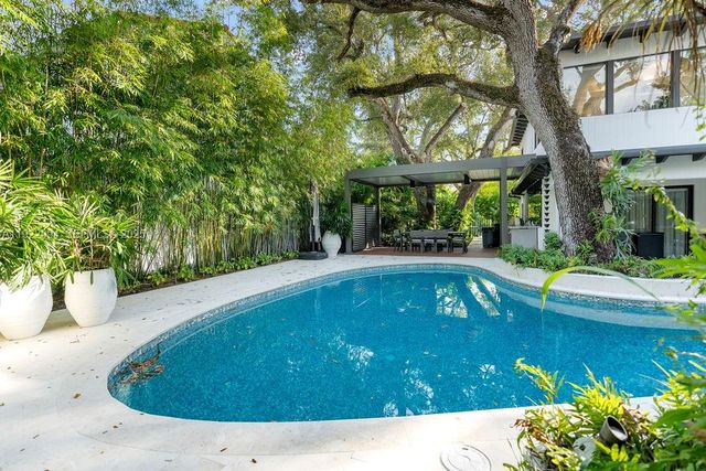 4095 Battersea Rd, Miami, FL 33133