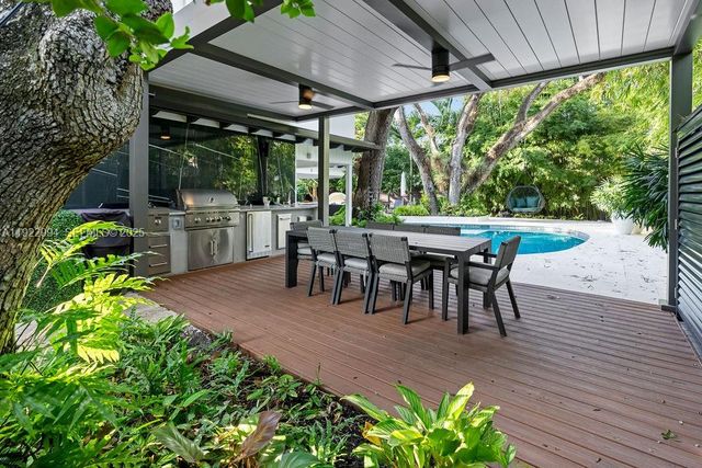 4095 Battersea Rd, Miami, FL 33133