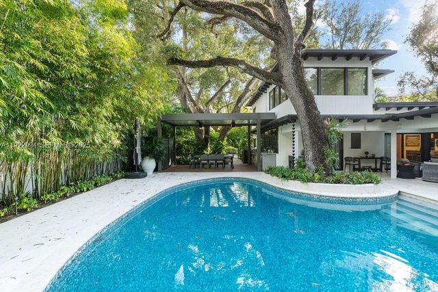 4095 Battersea Rd, Miami, FL 33133