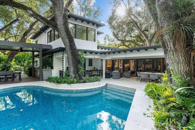 4095 Battersea Rd, Miami, FL 33133