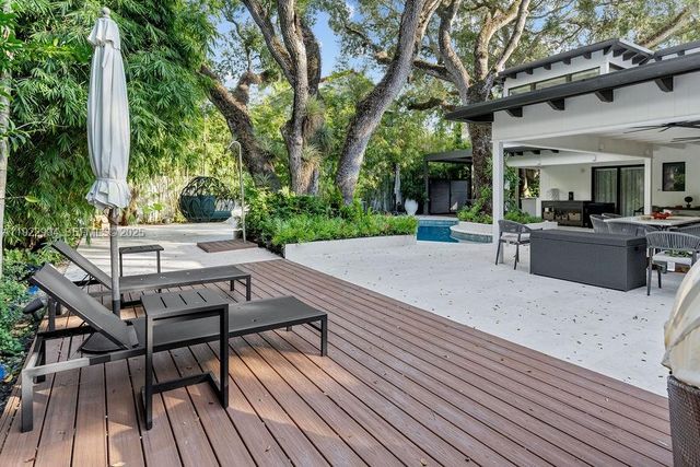 4095 Battersea Rd, Miami, FL 33133