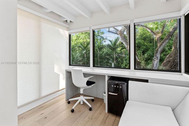 4095 Battersea Rd, Miami, FL 33133