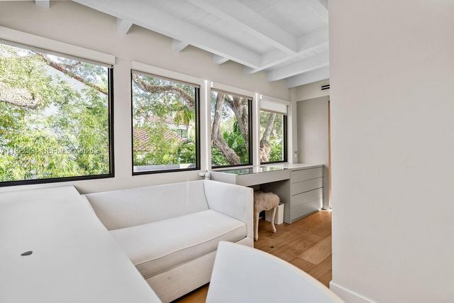 4095 Battersea Rd, Miami, FL 33133