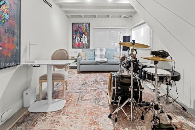 4095 Battersea Rd, Miami, FL 33133