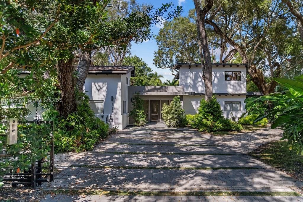 4095 Battersea Rd, Miami, FL 33133