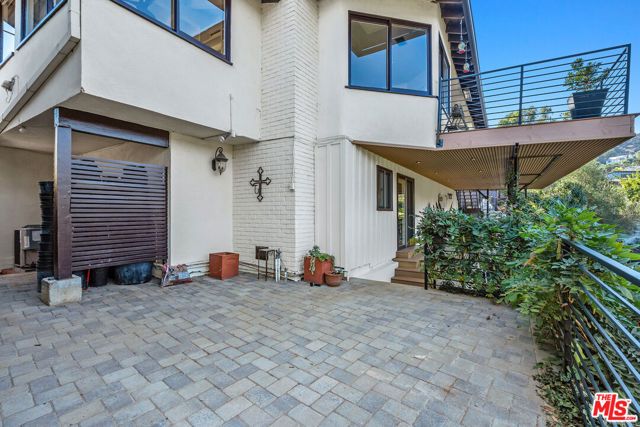 2444 Carman Crest Drive, Los Angeles, CA 90068