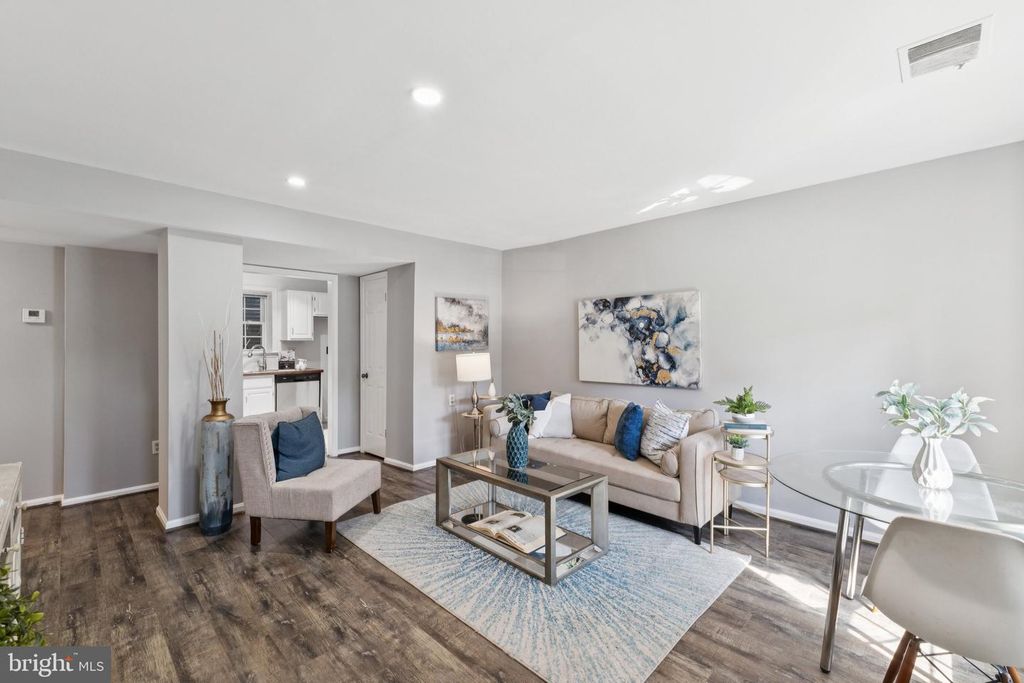6728 OFFUTT LN #200A, Bethesda, MD 20815
