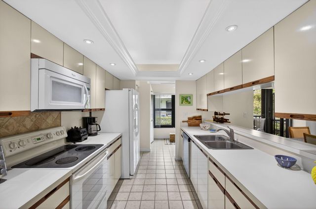 2101 Fairway Drive S, Jupiter, FL 33477