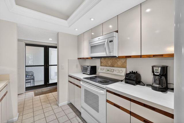 2101 Fairway Drive S, Jupiter, FL 33477