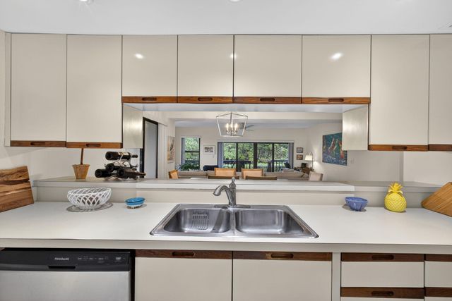 2101 Fairway Drive S, Jupiter, FL 33477