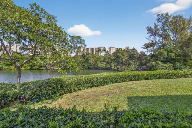 2101 Fairway Drive S, Jupiter, FL 33477