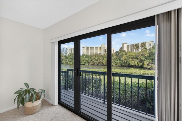 2101 Fairway Drive S, Jupiter, FL 33477