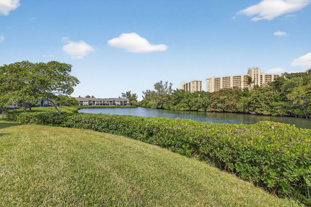 2101 Fairway Drive S, Jupiter, FL 33477