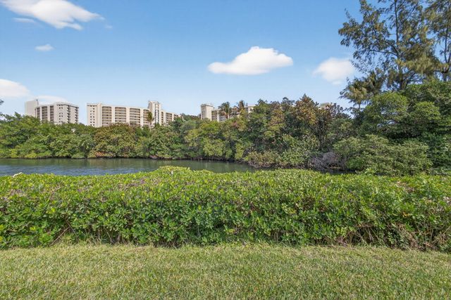 2101 Fairway Drive S, Jupiter, FL 33477