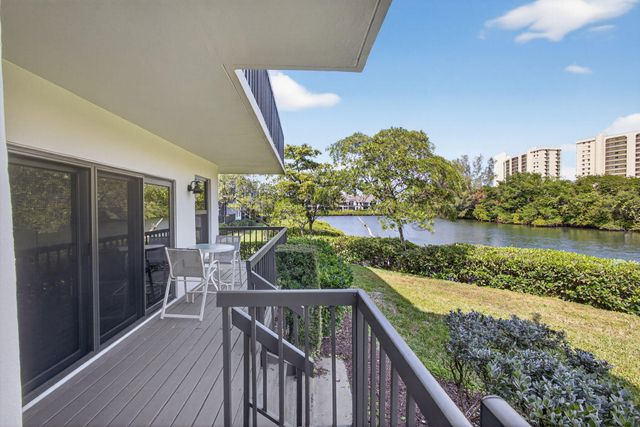 2101 Fairway Drive S, Jupiter, FL 33477