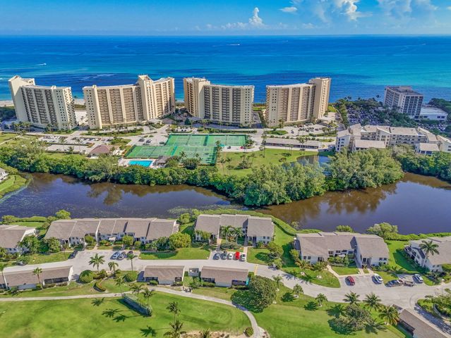 2101 Fairway Drive S, Jupiter, FL 33477