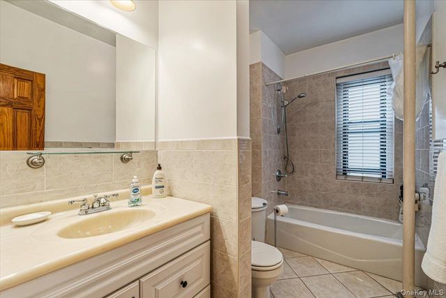 8344 Lefferts Boulevard 3D, Kew Gardens, NY 11415
