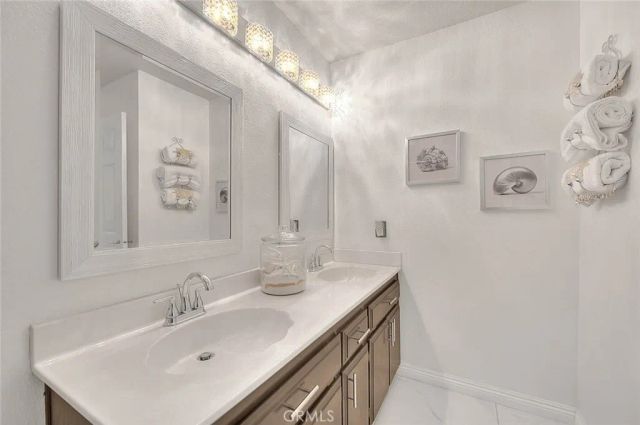 7821 Lyons, Hesperia, CA 92345