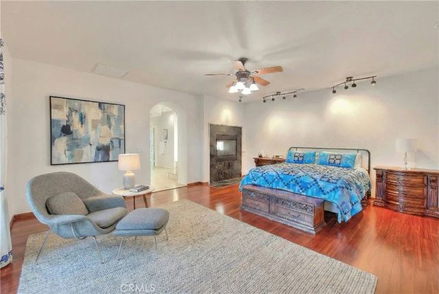 7821 Lyons, Hesperia, CA 92345