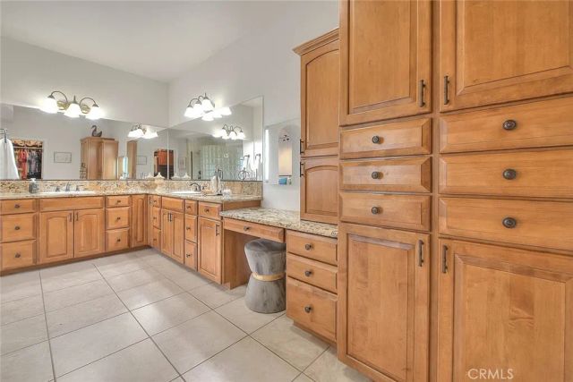 7821 Lyons, Hesperia, CA 92345