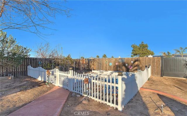 7821 Lyons, Hesperia, CA 92345