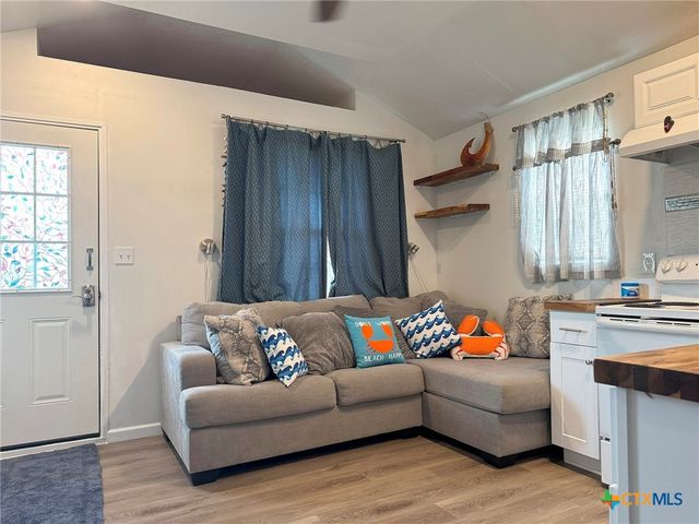1008 W Dallas Avenue, Seadrift, TX 77983
