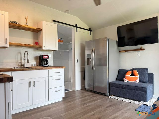 1008 W Dallas Avenue, Seadrift, TX 77983