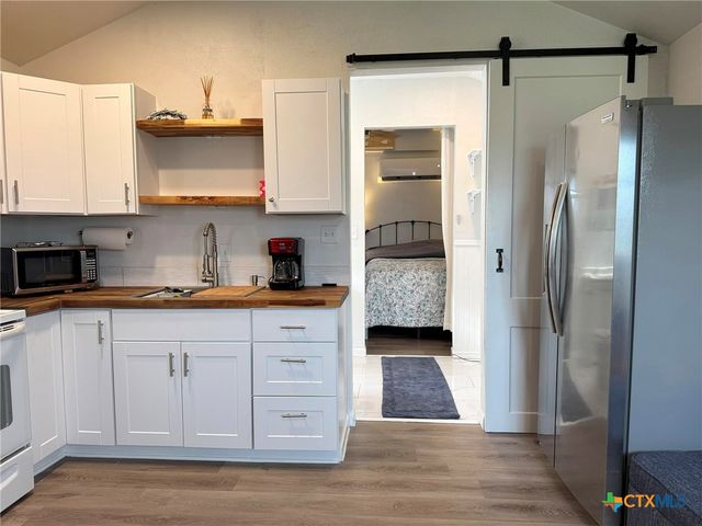 1008 W Dallas Avenue, Seadrift, TX 77983