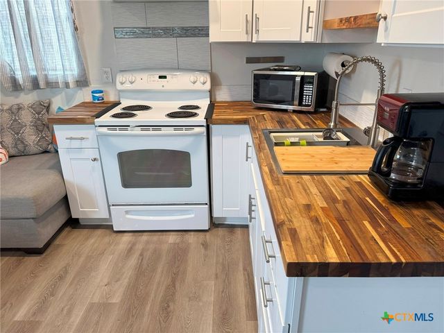 1008 W Dallas Avenue, Seadrift, TX 77983