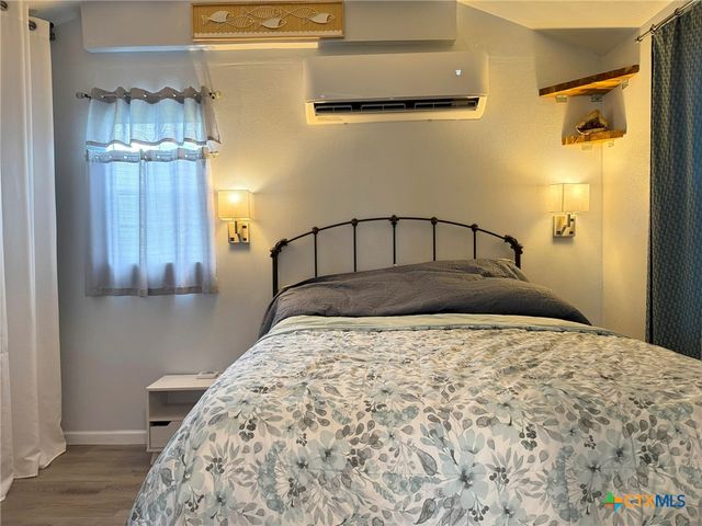 1008 W Dallas Avenue, Seadrift, TX 77983