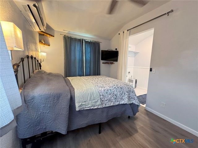 1008 W Dallas Avenue, Seadrift, TX 77983