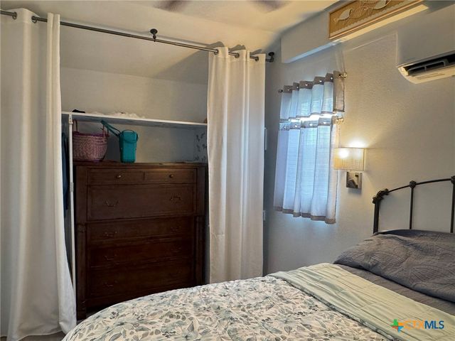 1008 W Dallas Avenue, Seadrift, TX 77983