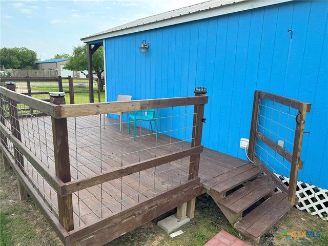 1008 W Dallas Avenue, Seadrift, TX 77983