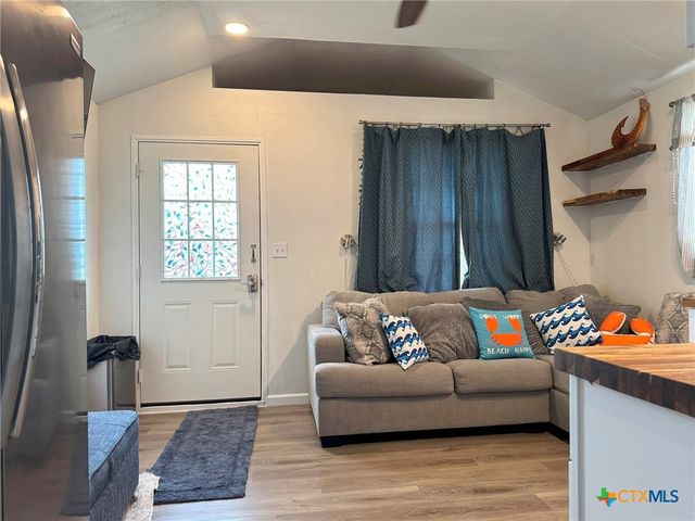 1008 W Dallas Avenue, Seadrift, TX 77983