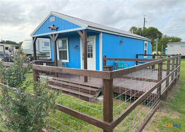 1008 W Dallas Avenue, Seadrift, TX 77983