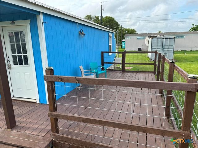 1008 W Dallas Avenue, Seadrift, TX 77983