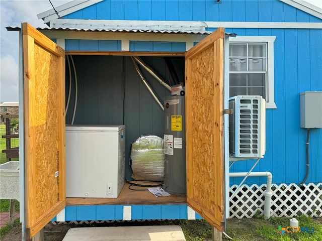 1008 W Dallas Avenue, Seadrift, TX 77983