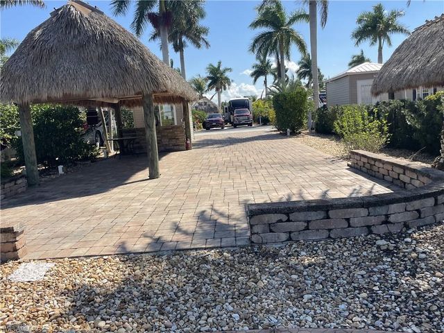 5230 Pineland Daisy TRL, Fort Myers, FL 33905